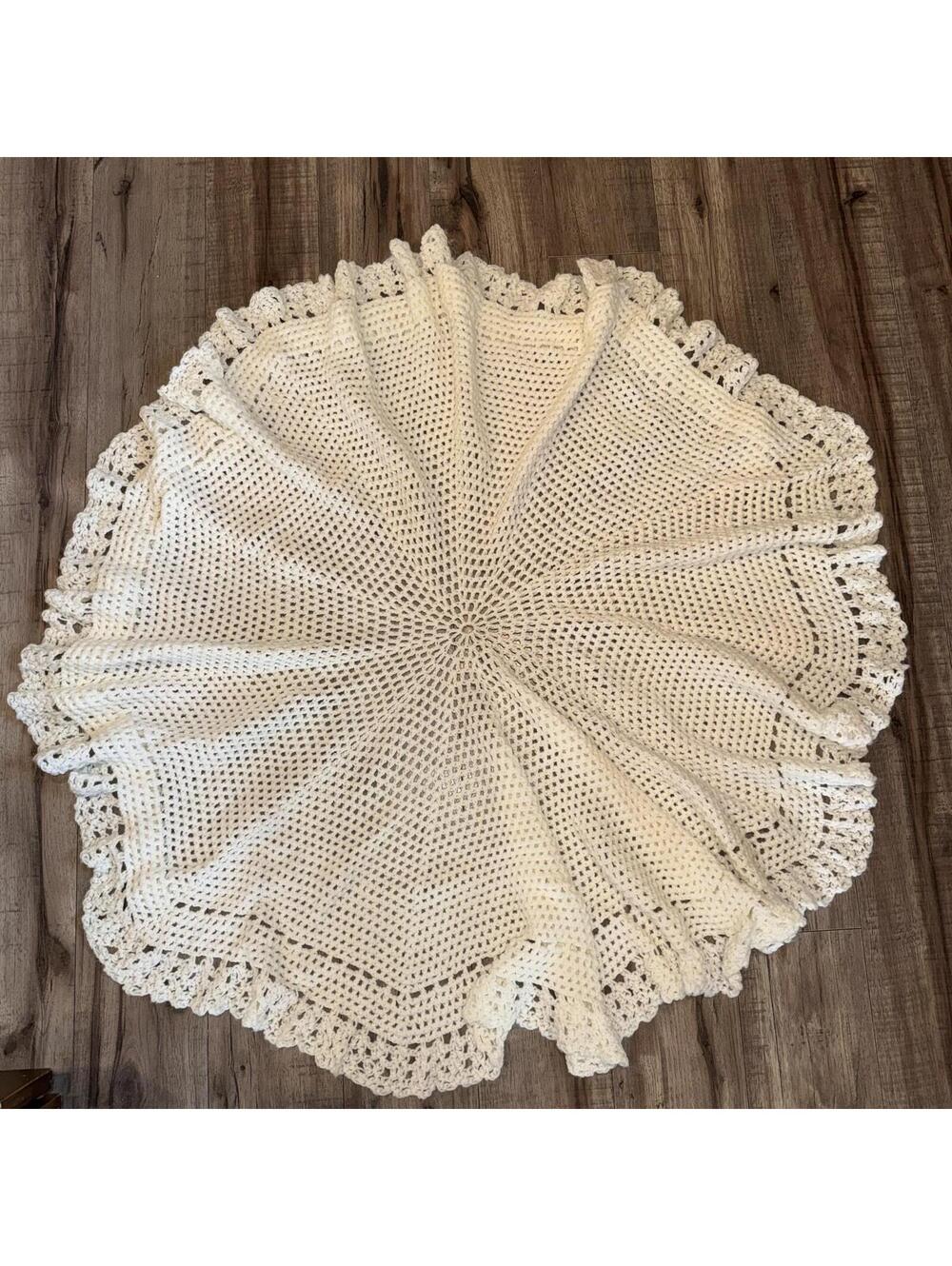 Vintage Round Crochet Tablecloth Cream Ruffle Edge Handmade‎ Grandma Cottage - Picture 2 of 5